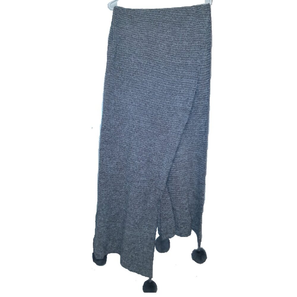 Women's Oversized Knit Sweater Scarf with Pom-Pom Details NWT - Picture 5 of 5
